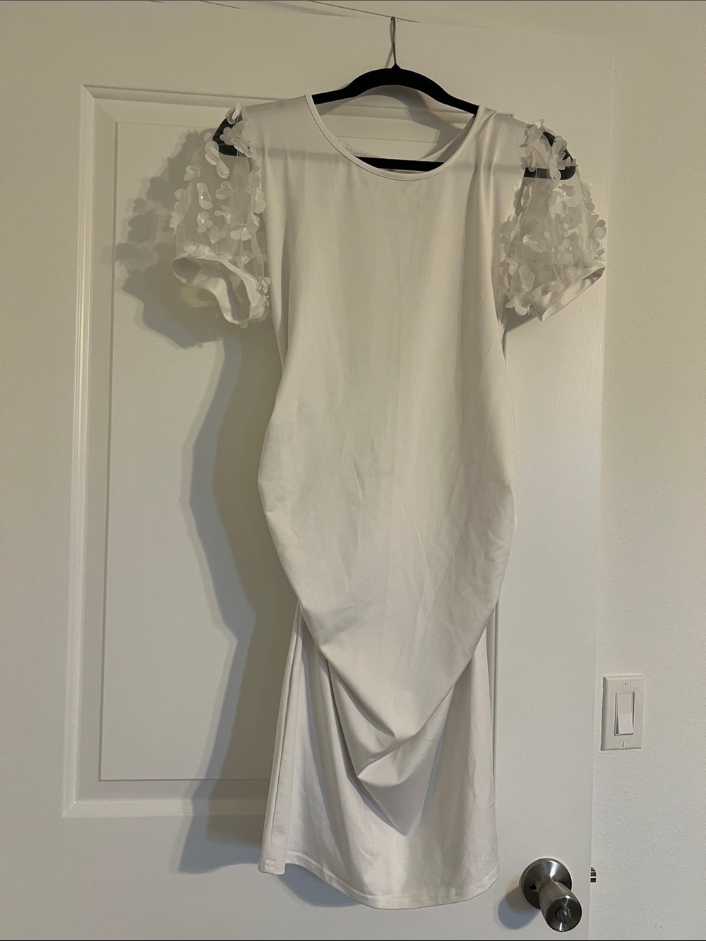 White Puff-Sleeve Maternity Midi Dress with Floral Appliqué Sleeves